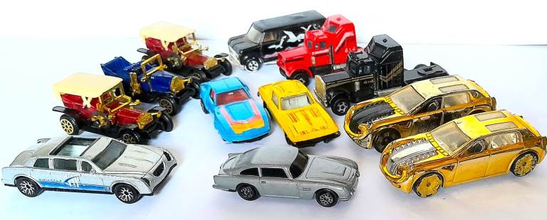 BUNDLE OF 12 DIE-CAST MODEL CARS average size = 8 x 3 cm