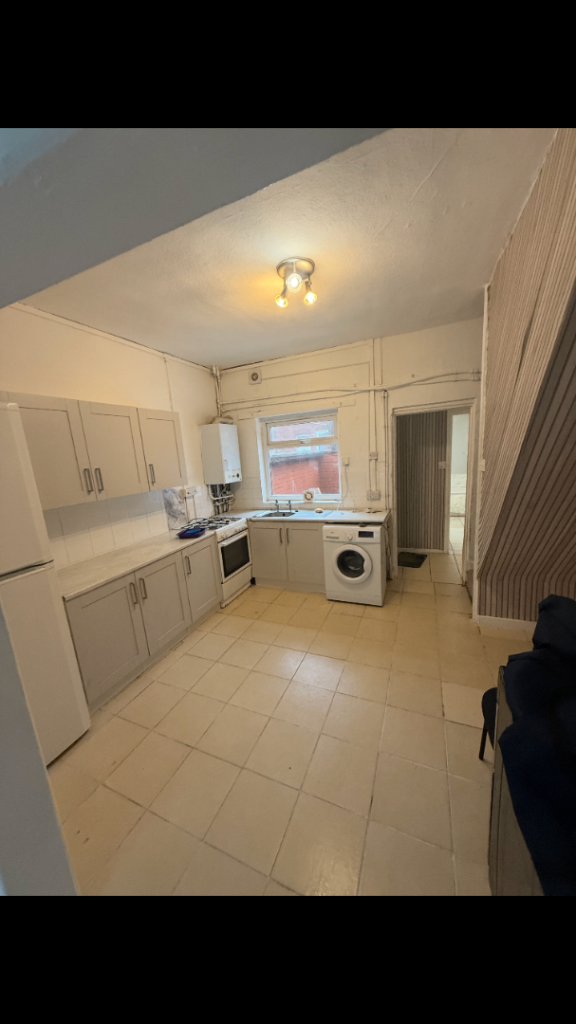 2 double bedrooms house to let 