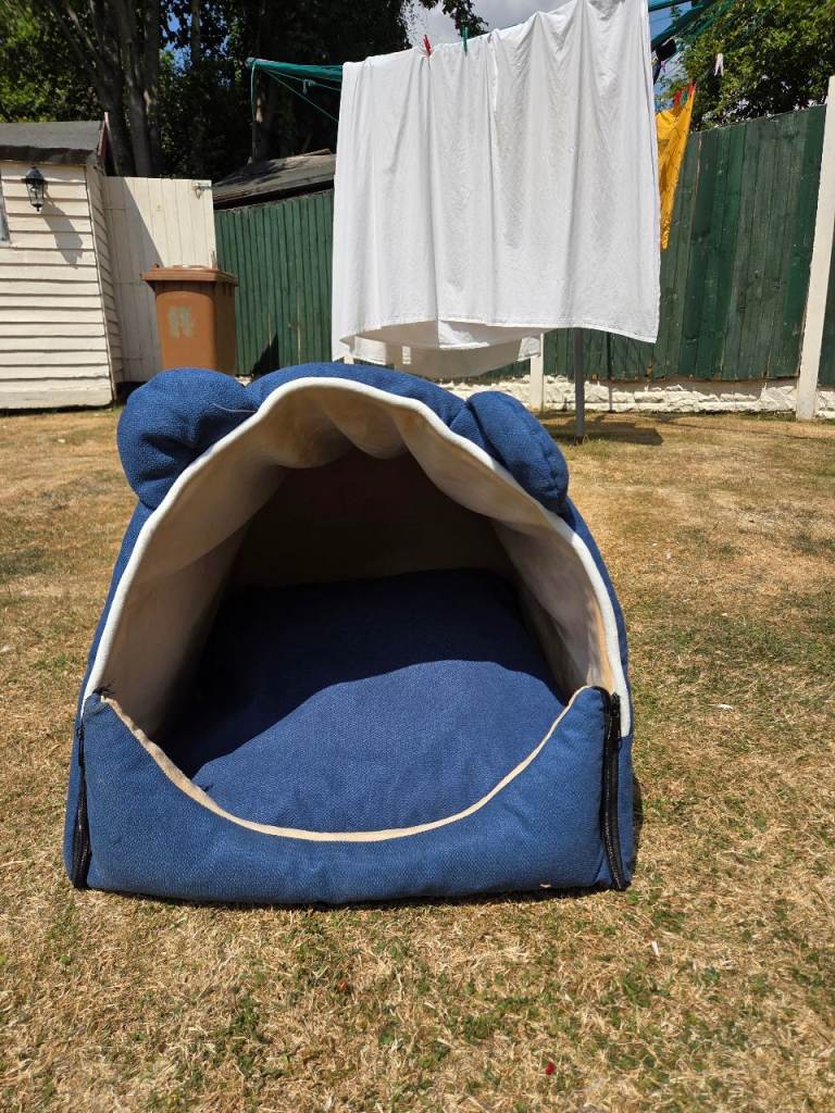 Dog / cat bed
