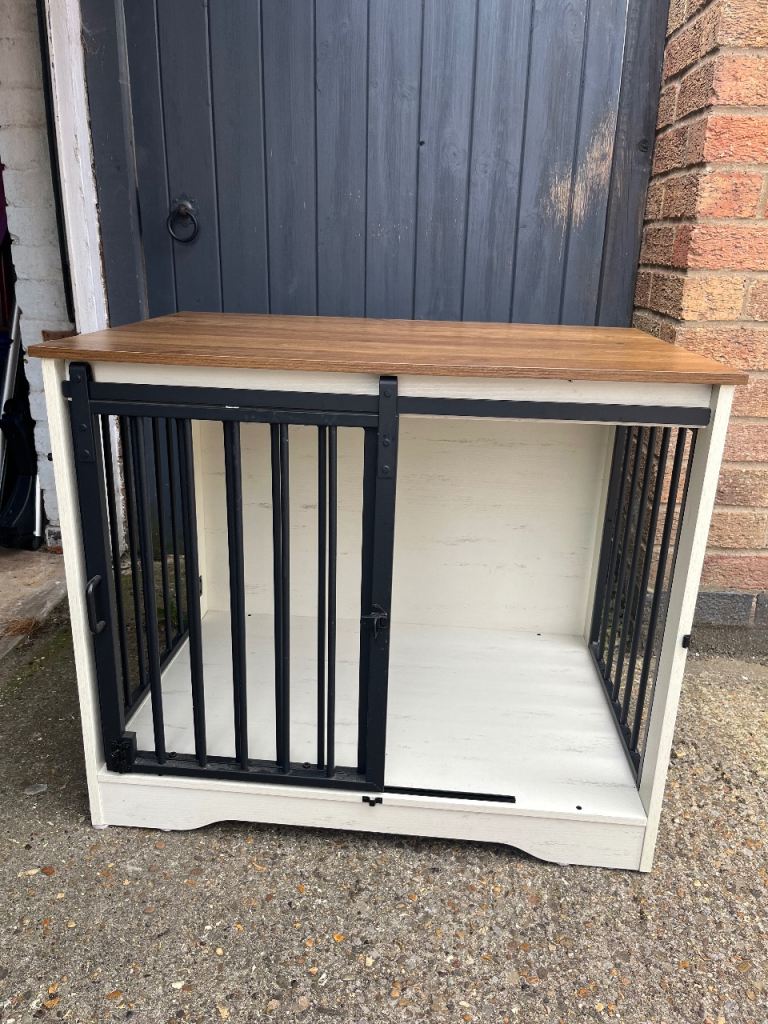 Dog crate brand new never used 