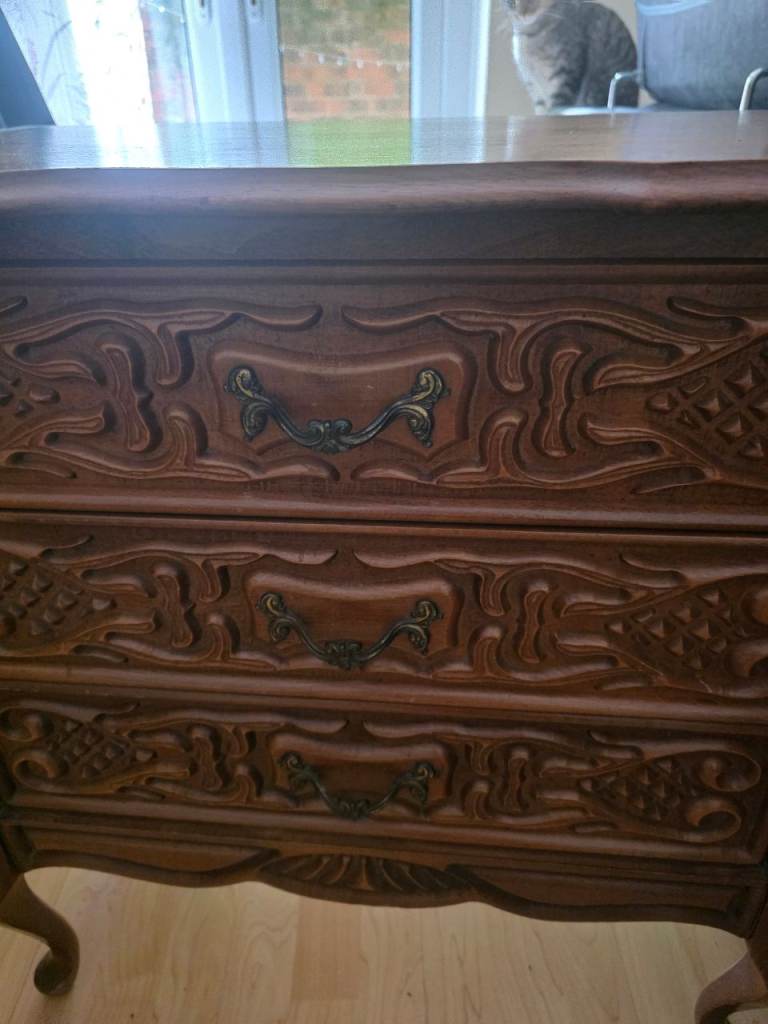 Vintage chest of drawers