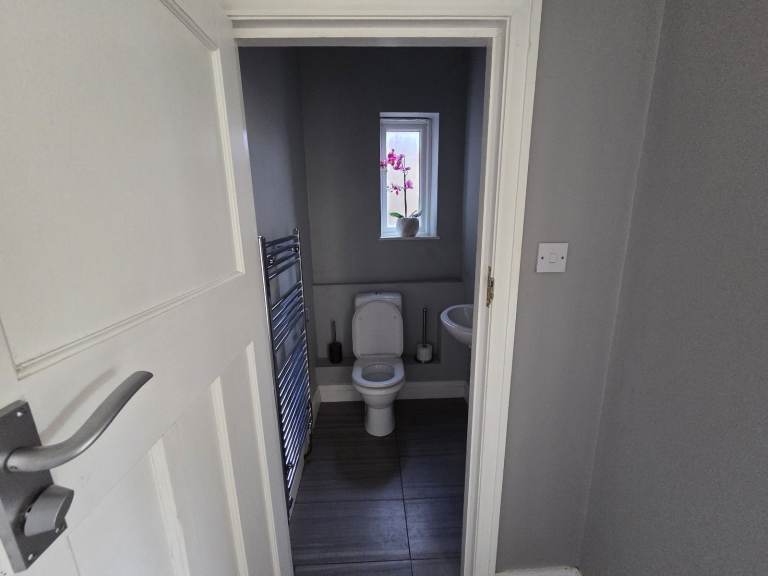 Spacious 5 Bedroom House - Ideal for Company LET