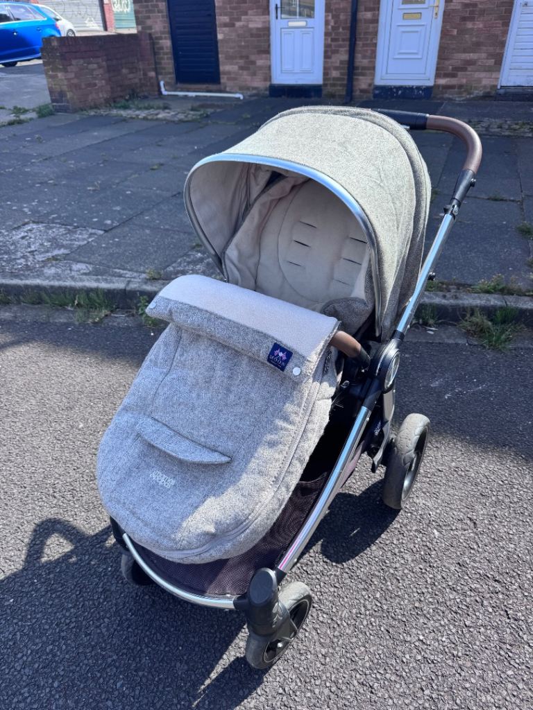 Mamas and Papas Oacarro £30