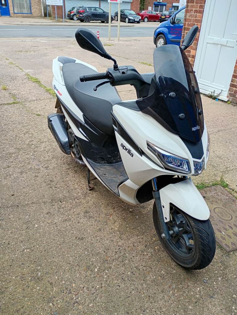 Aprilia sxr like new 50cc