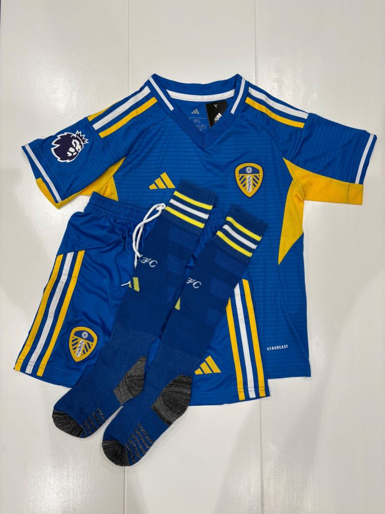 Leeds United 2025/26 junior away kit shirt/shorts/socks bundle (SIZE 2-13yrs)
