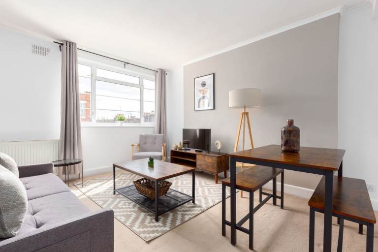 🏙️ MODERN 2-BED PET FRIENDLY | LONG-TERM | COMPANY LETS WELCOME – CHISWICK W4