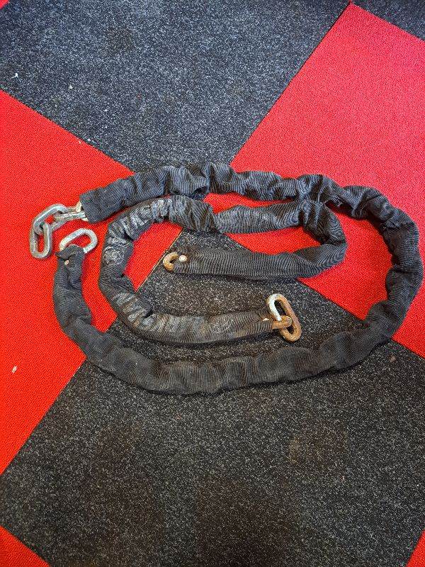 2 heavy duty protected chains , multi uses.