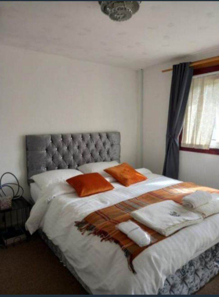 Spacious double room with balcony good bus connection 