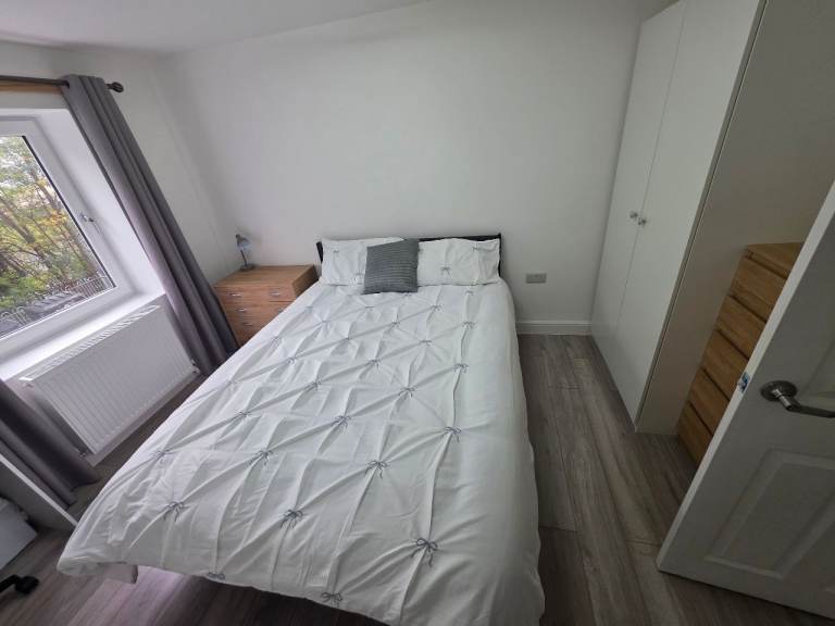 King size bed 