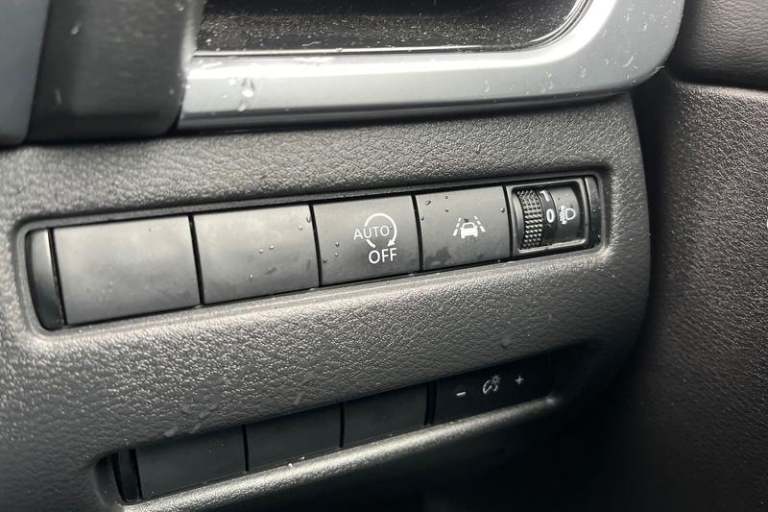 2023 Nissan Qashqai 1.3 DiG-T MH 158 N-Connecta 5dr Xtronic Semi-Auto Hatchback Petrol Manual