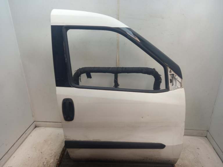 Fiat Doblo Right Front Door O/S 2015-2023 Bela Pastelna) (249 Unknown Van