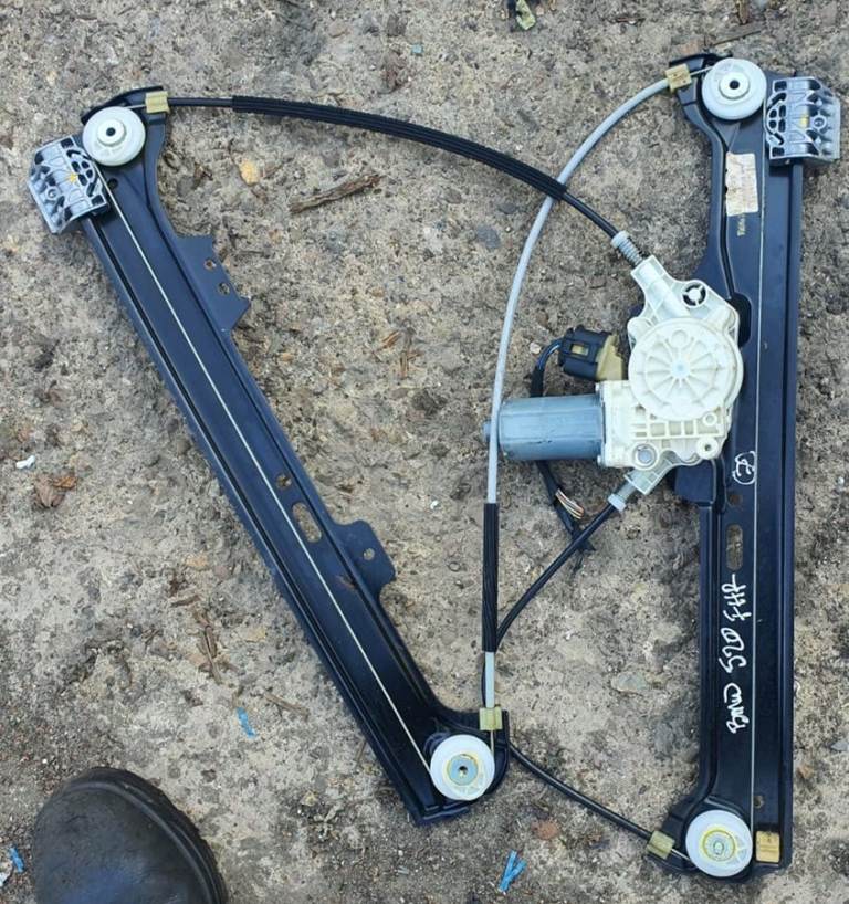 BMW 520 Right Side Rear Window Mechanism 2007