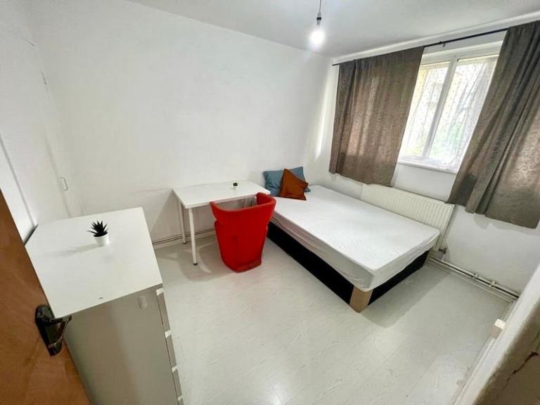 🍀Bright Double Room Available – Westferry / Canary Wharf | All Bills Including!!