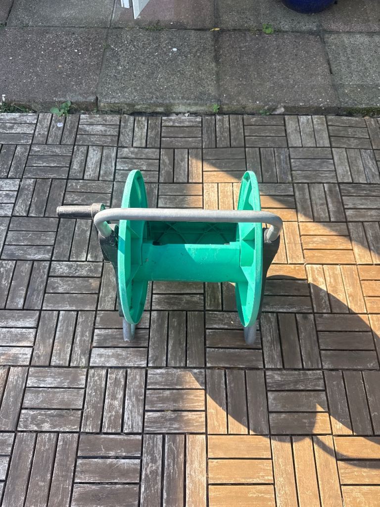 Garden Hose Reel – Green, Good Condition