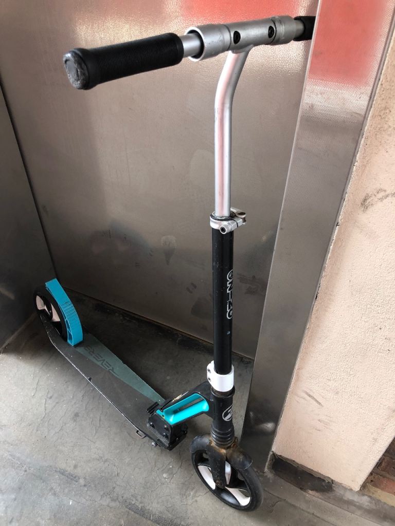 Adult folding scooter with suspension 