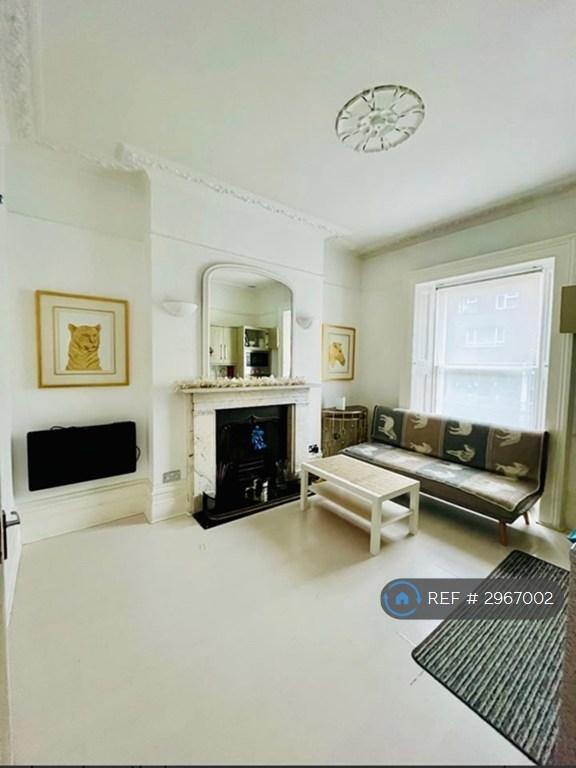 1 bedroom flat in Kings Road, London, SW10 (1 bed) (#2967002)