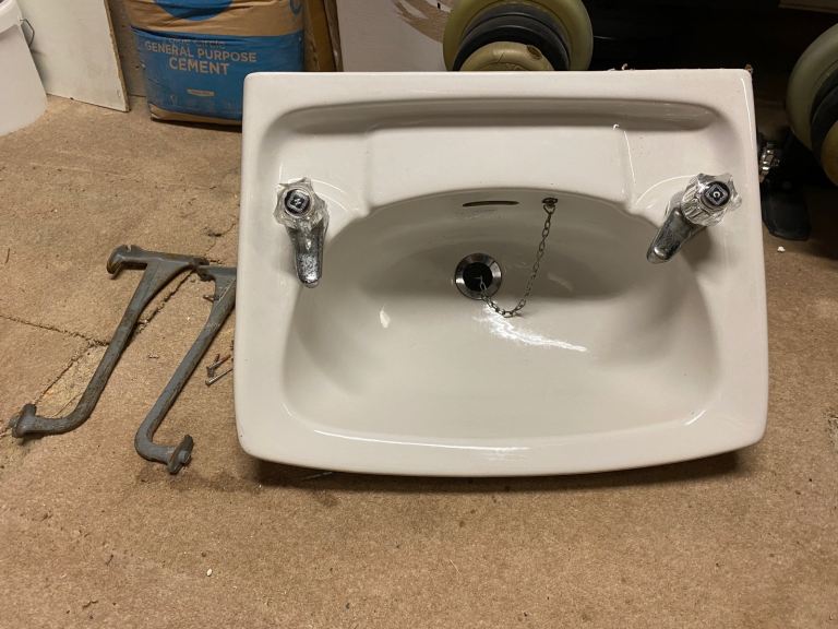 Sink twyfords