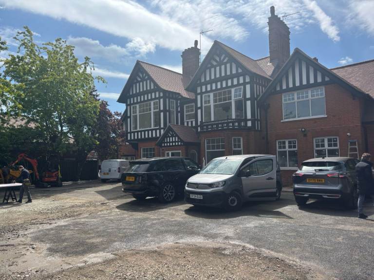 1 BED SELF CONTAINED FLAT CHEAP LIVING