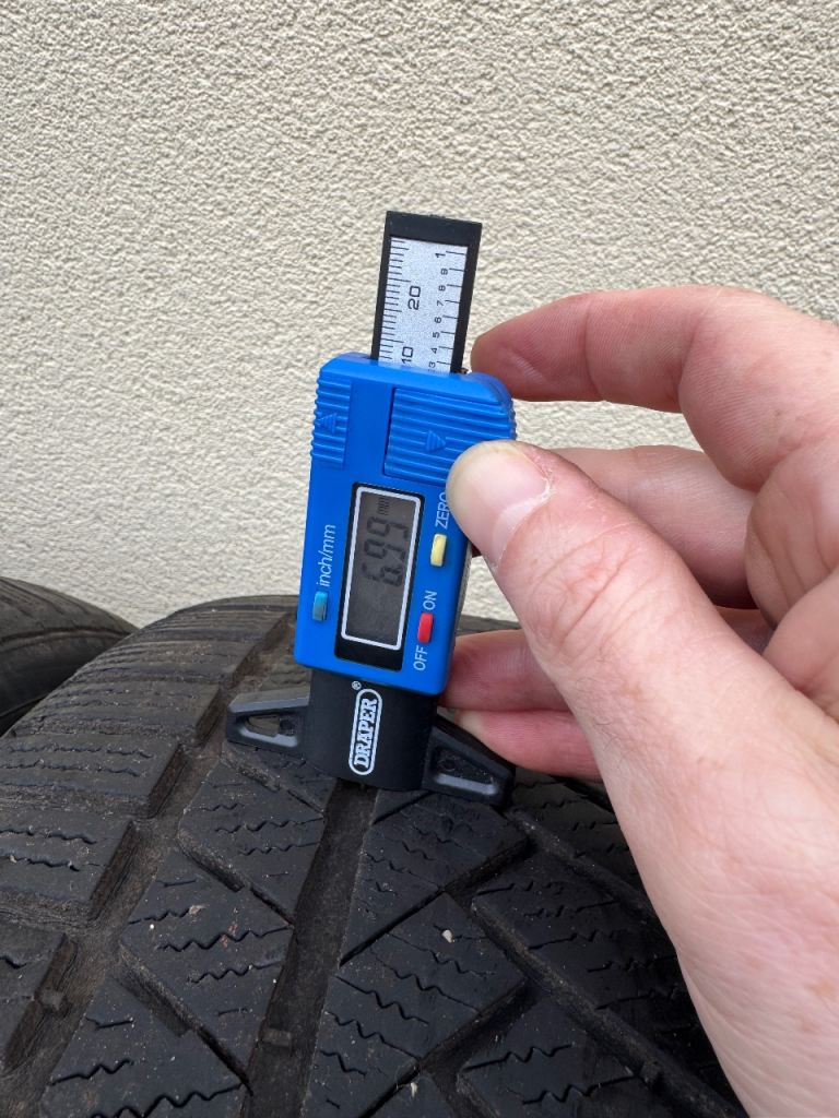 235 35 19 winter tyres Continental Winter Contact TS850P 