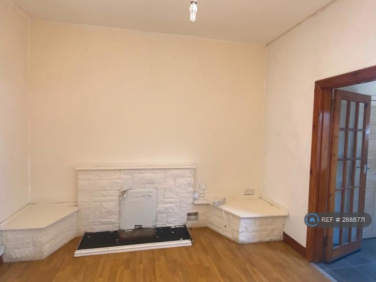 2 bedroom flat in Thistle Terrace, Leven, KY8 (2 bed) (#2888771)