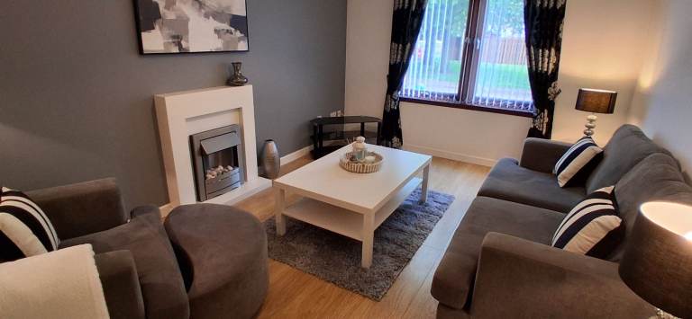 Beautiful Modern One Bedroom Flat with own door in Stoneywood