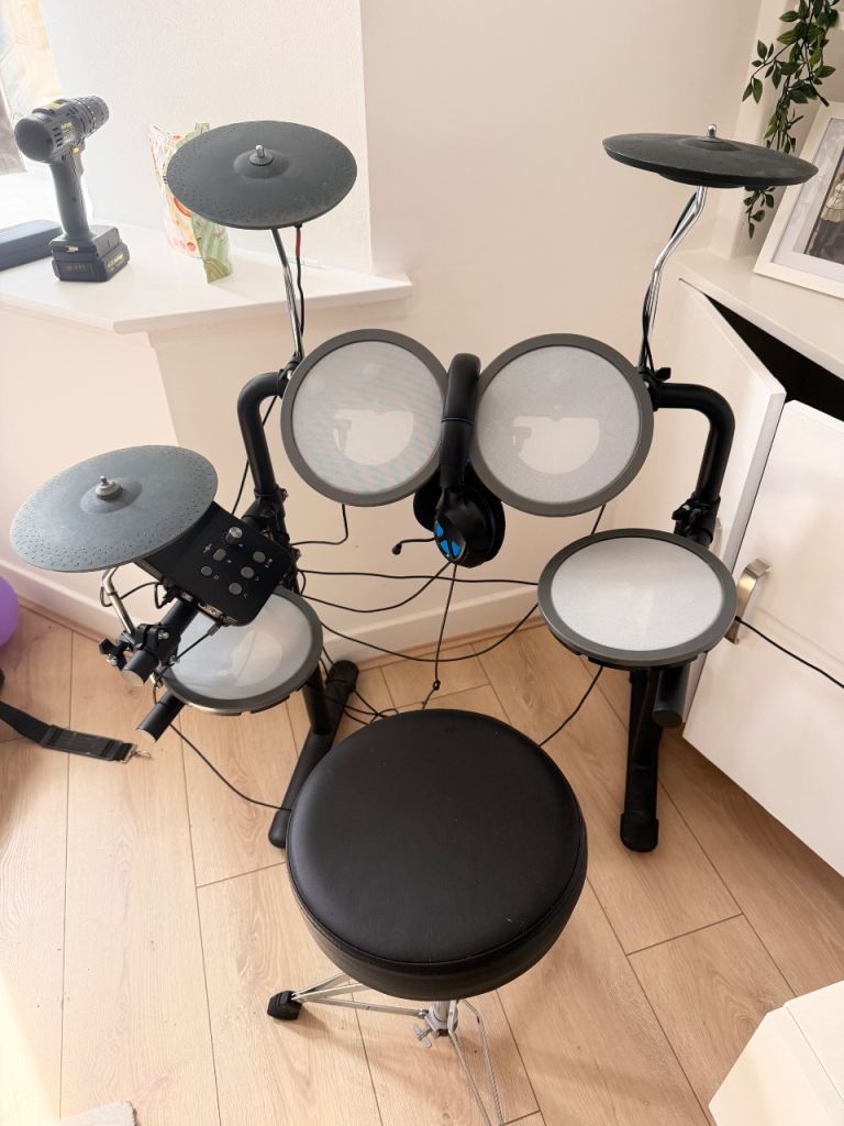 Electronic Drum Kit with Stool – great Condition