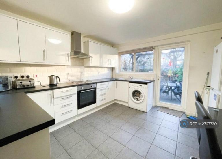 1 bedroom in St Clement Close, Uxbridge, UB8 (#2797730)