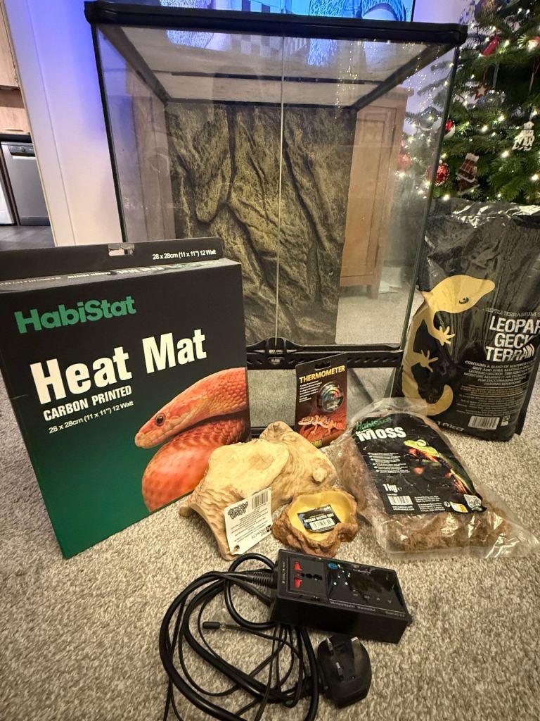 Exo Terra Glass Terrarium (30x30x60) & Accessories 