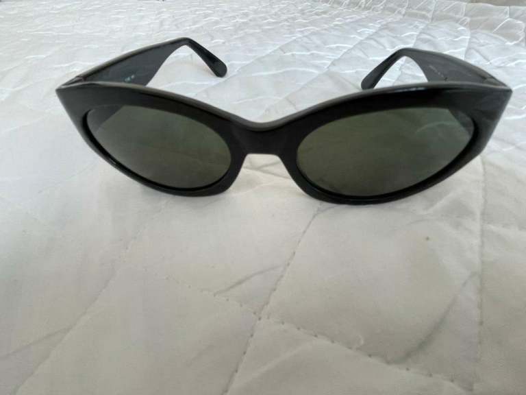 Calvin Klein sunglasses calvin klein 719s 090 very good condition 