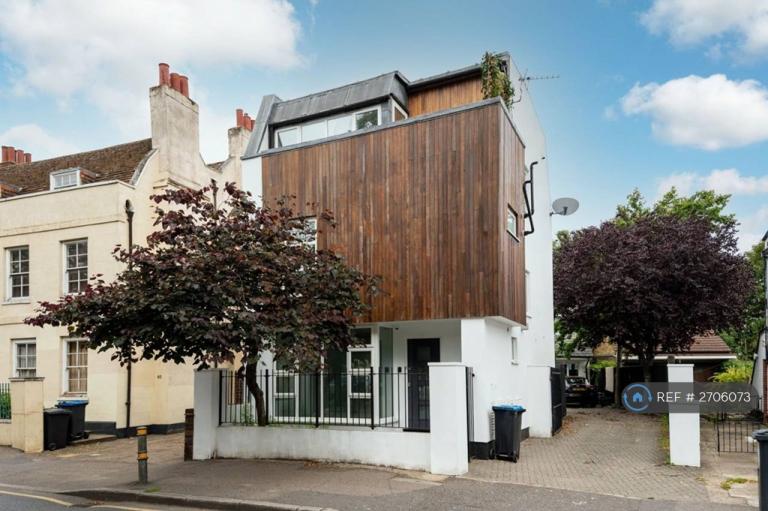 1 bedroom in Church Road, Mitcham, CR4 (#2706073)