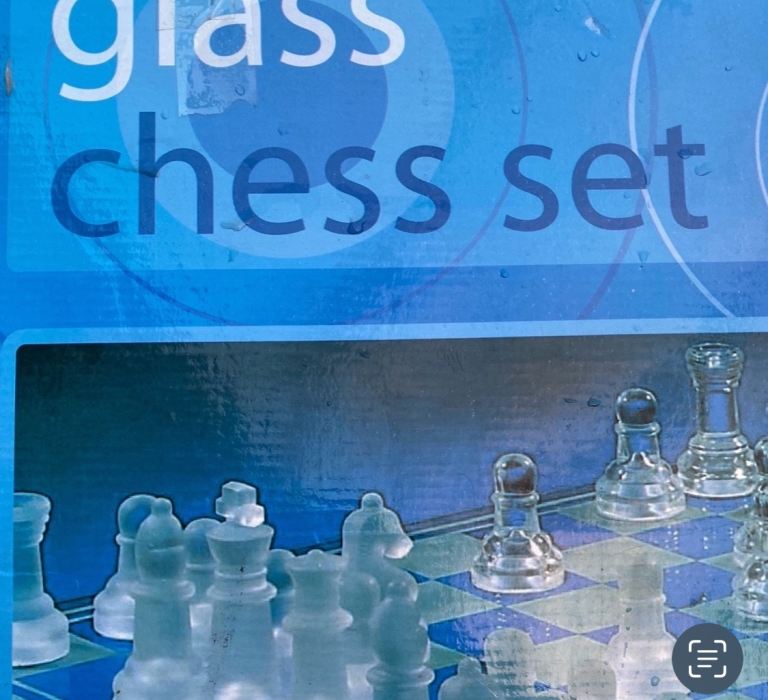 Glass cgess set