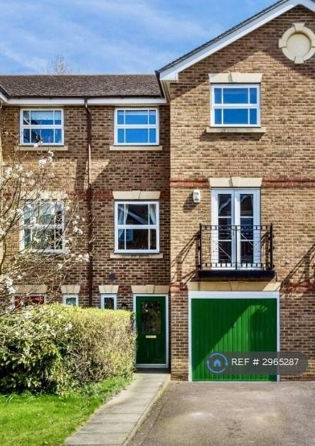 4 bedroom house in Burns Close, Carshalton Beeches, SM5 (4 bed) (#2965287)