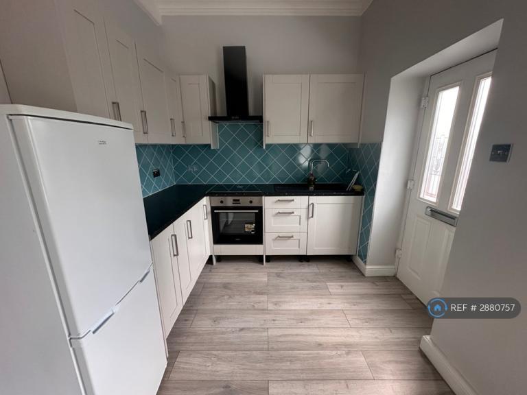 2 bedroom house in Bell Street, Wednesbury, WS10 (2 bed) (#2880757)
