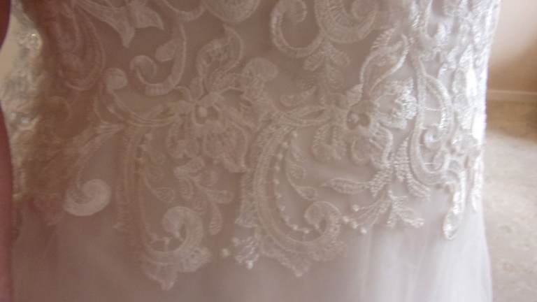 Wedding Ivory dress for sale size UK 18-20/22