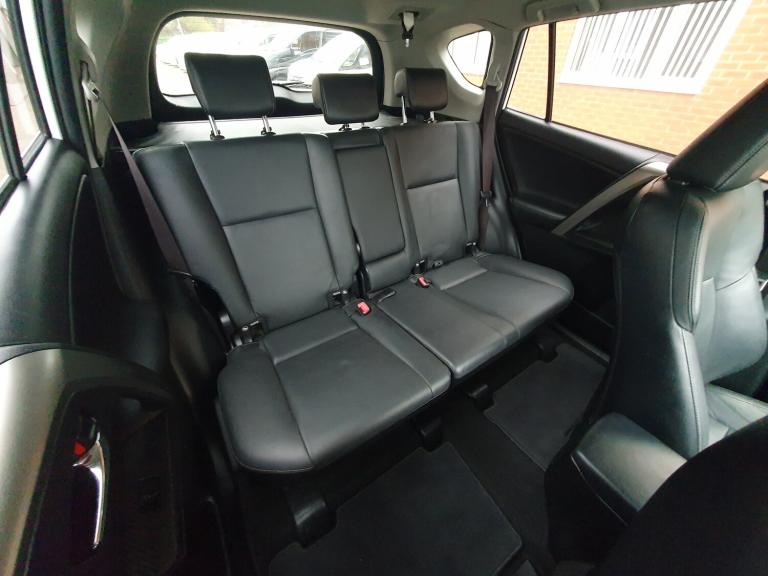 2015 Toyota RAV4 2.2 D-4D Invincible SUV 5dr Diesel Manual 4WD Euro 5 (150 ps)