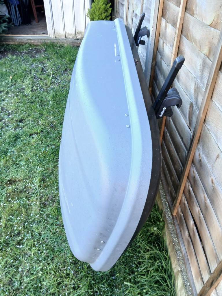 Halfords 420 Roof Box plus roof bars