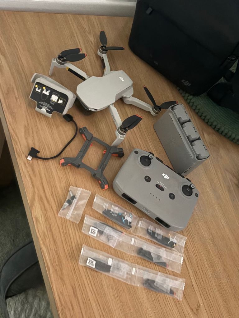 DJI Mini 2 Drone Fly More Combo - Good Condition