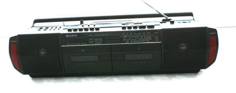 Price reduction: Now £ 5.00.   SONY CFS-DW 30 L RADIO CASSETTE RECORDER