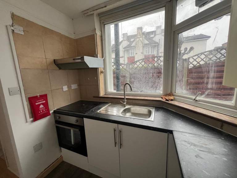 F3 Self Contained Studio Apartment, Golders Green Road, NW11