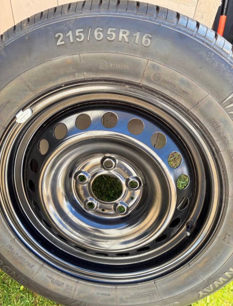 Brand new complete rim with tyre