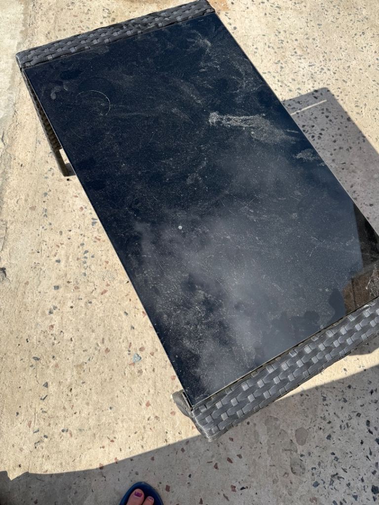  Free Ratten glass top drinks table 