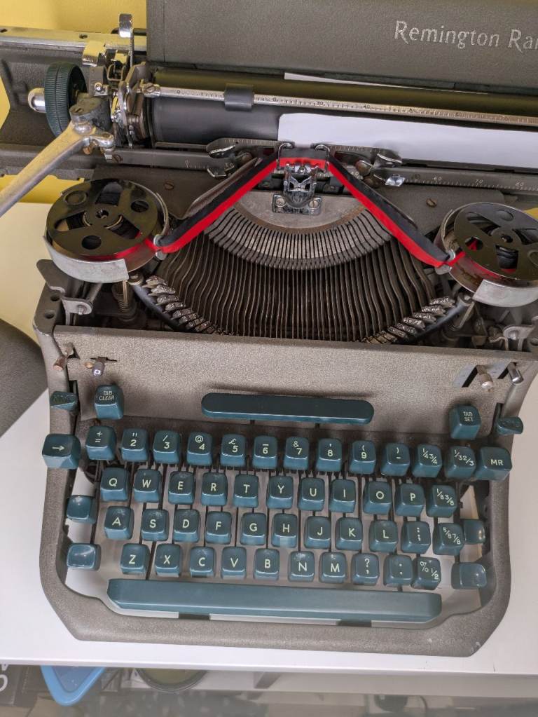 Remmington Rand Super-Writer Typewriter 