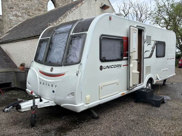 2016 Bailey Unicorn III Cadiz. 4 Berth. Twin Beds. Air Con. Clean and well maintained.  