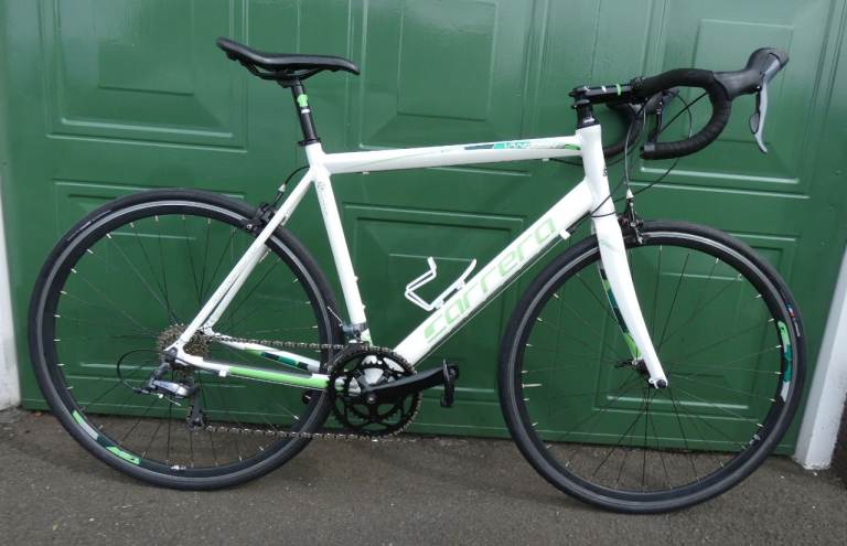 Road bike. M/L. IMMACULATE. Carrera Vanquish. 