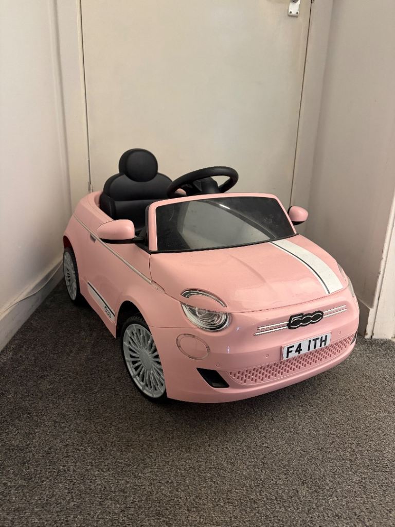 Kids ride on Fiat 500e 6V electric car