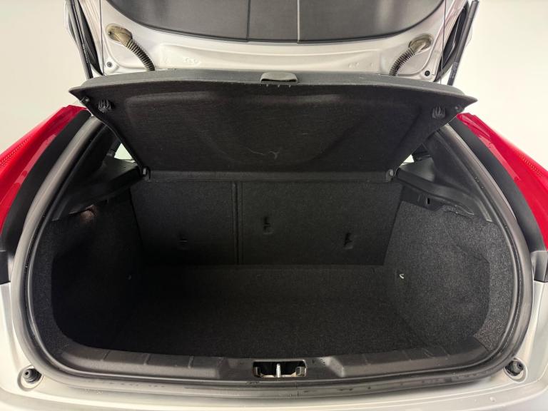 2016 Volvo V40 D2 [120] Momentum Nav Plus 5dr Geartronic HATCHBACK DIESEL Automatic