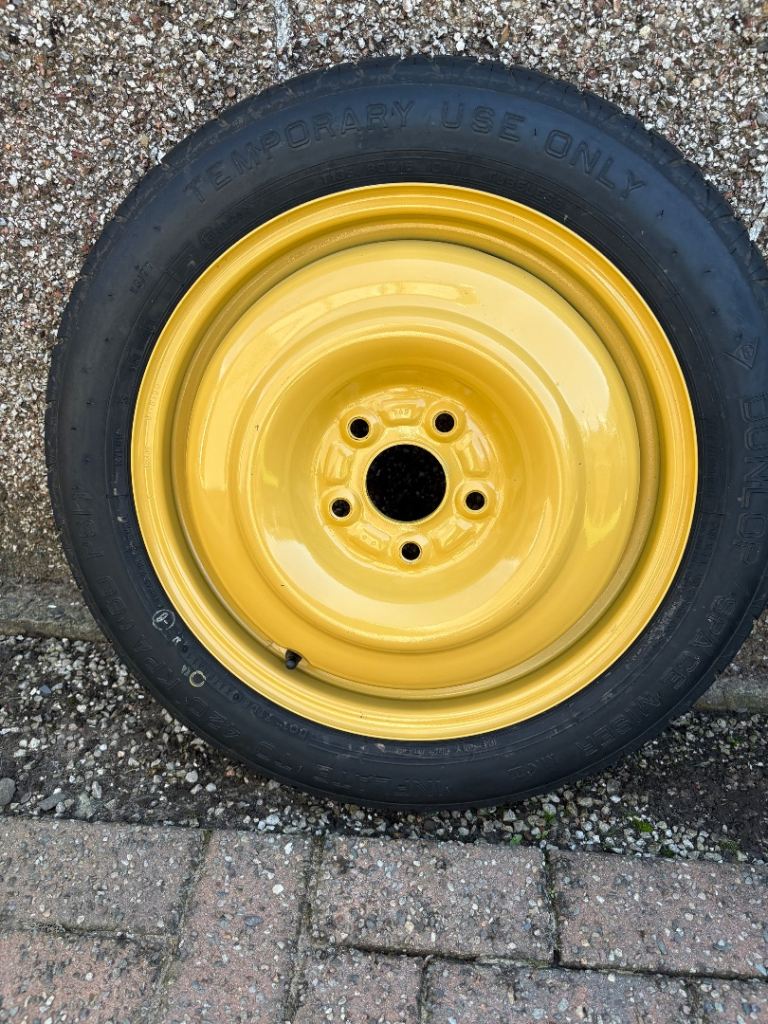 Space saver wheel and tyre