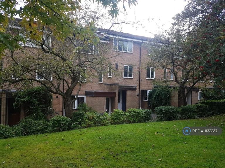 2 bedroom flat in Coverdale Gardens, Croydon, CR0 (2 bed) (#1132237)