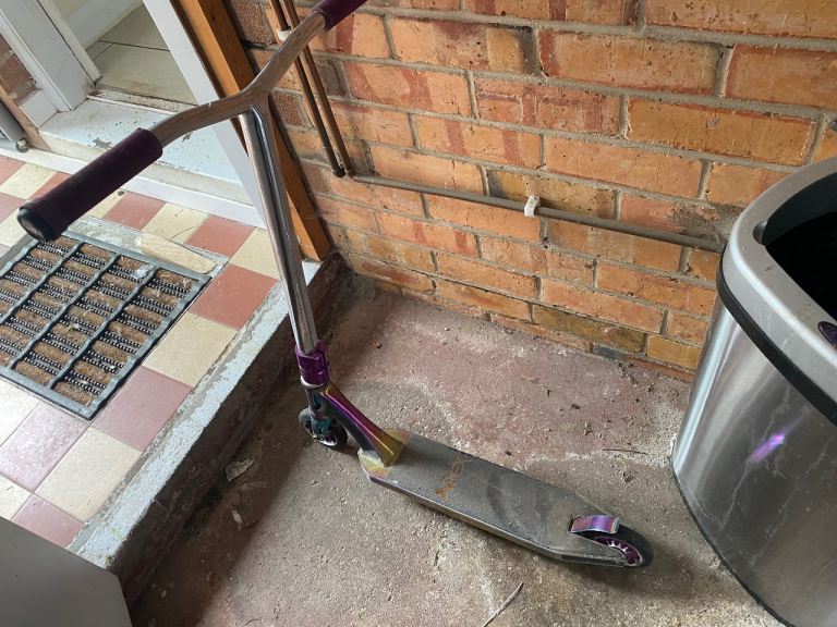 High-End Custom Stunt Scooter – Apex Deck, ODI Grips & Neochrome Finish