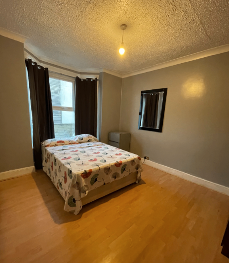 Spacious Double Room Stratford £850/pm - Bills Inc  | E15